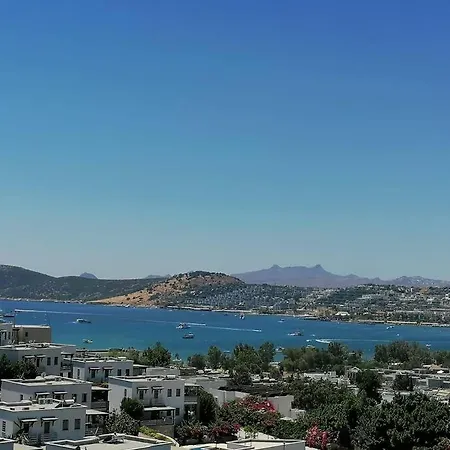 Bodrum'da Manzarali Havuzlu 2+1 Bodrum