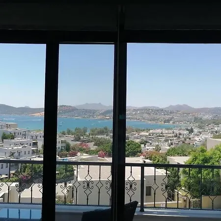 Bodrum'da Manzarali Havuzlu 2+1 Lägenhet *