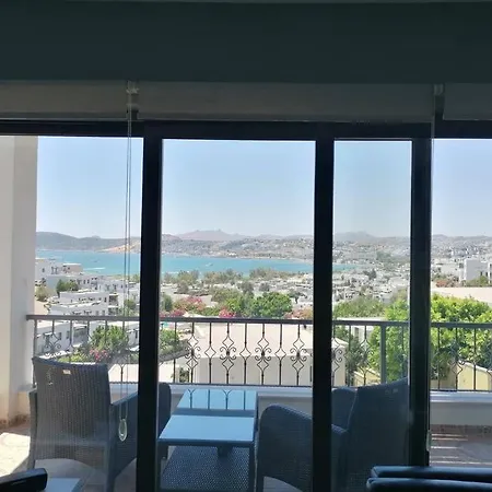 Lägenhet Bodrum'da Manzarali Havuzlu 2+1